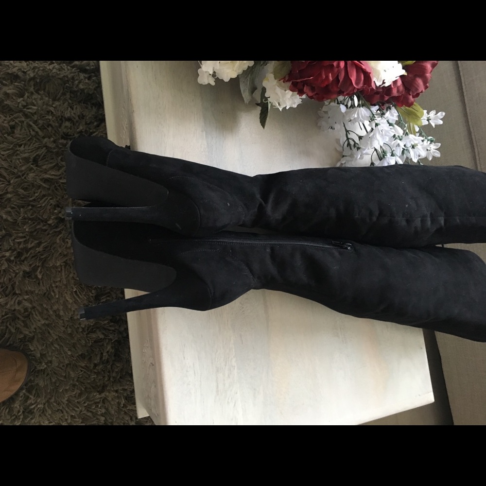Boots - Picture 4 of 5